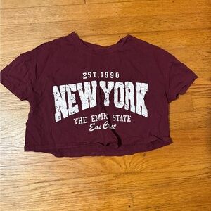 New York Graphic Crop Tee - Burgundy